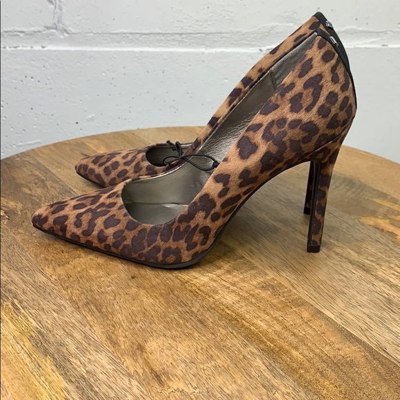 Sam & Libby leopard 🐆 print pumps - Picture 3 of 8